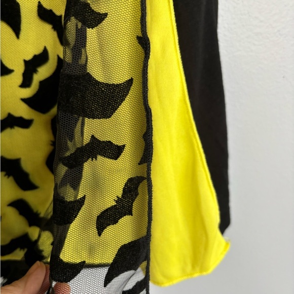 BATMAN T SHIRT WITH TWO CAPES & MASK - Picture 8 of 8